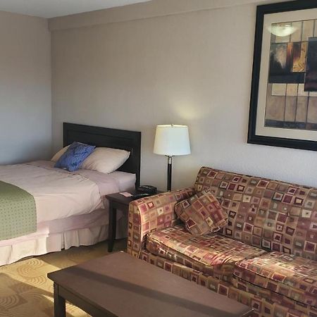 Shoreside Inn & Suites Wabamun エクステリア 写真