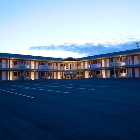 Shoreside Inn & Suites Wabamun エクステリア 写真