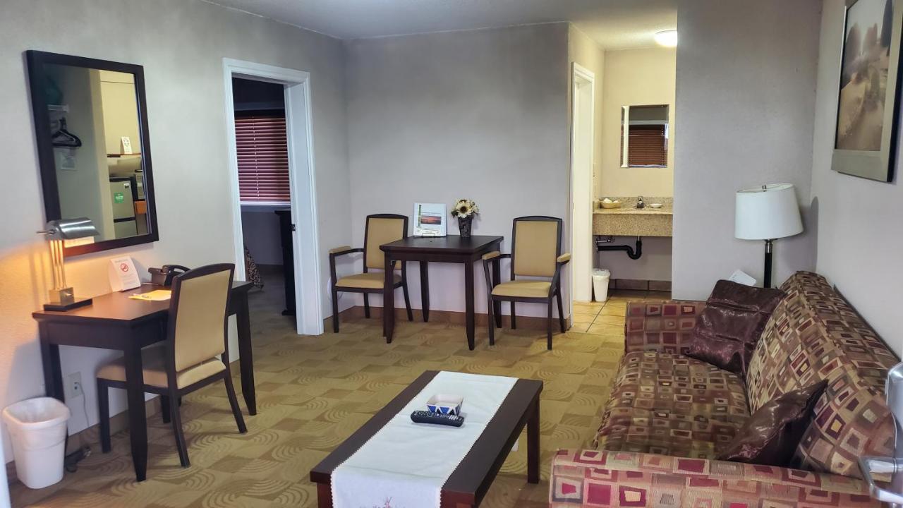 Shoreside Inn & Suites Wabamun エクステリア 写真