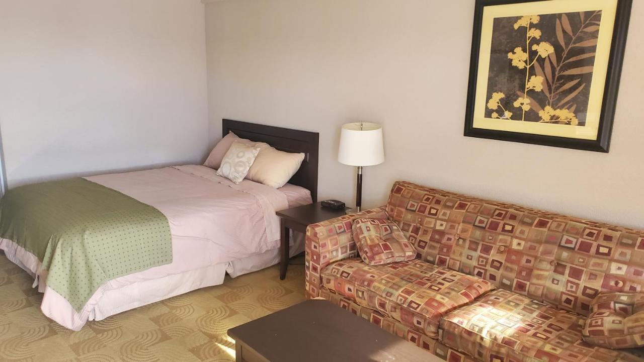 Shoreside Inn & Suites Wabamun エクステリア 写真
