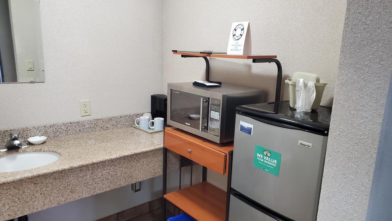 Shoreside Inn & Suites Wabamun エクステリア 写真