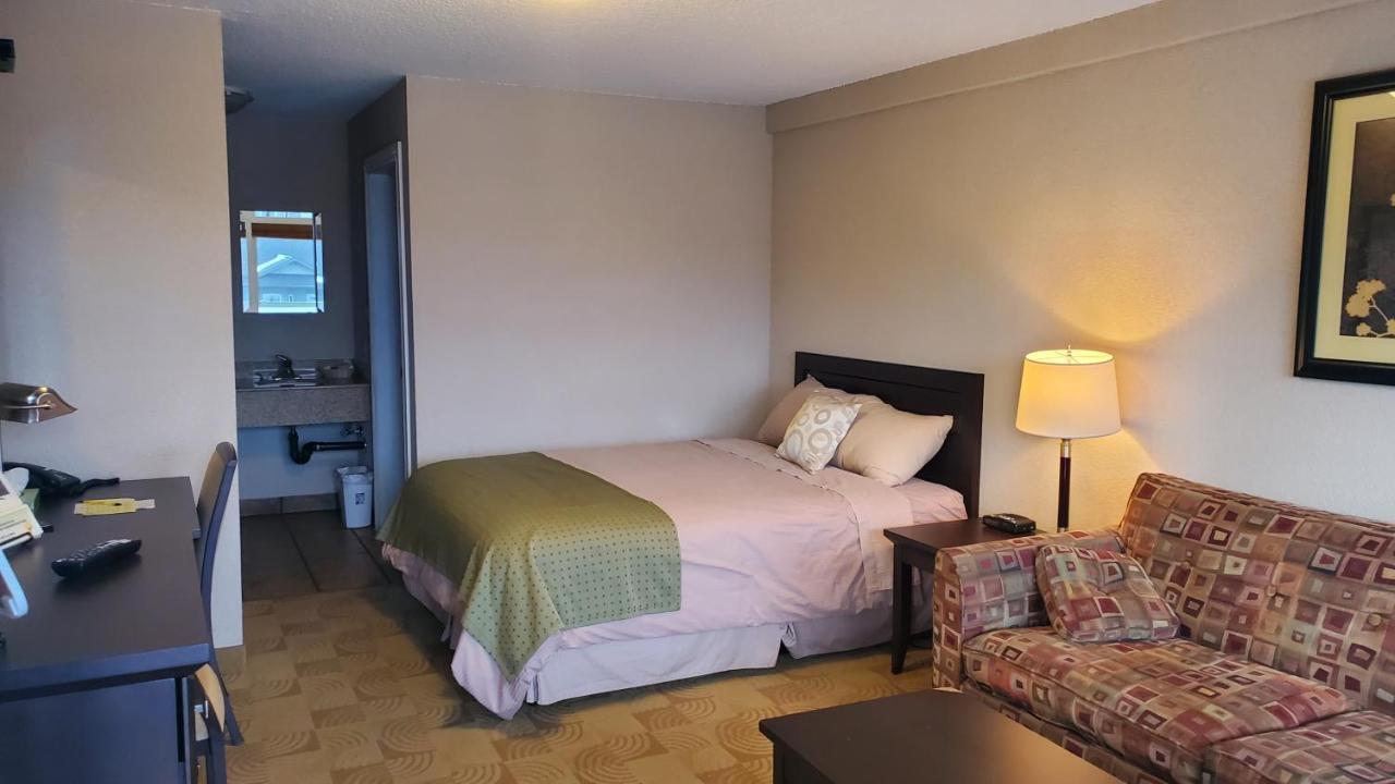 Shoreside Inn & Suites Wabamun エクステリア 写真