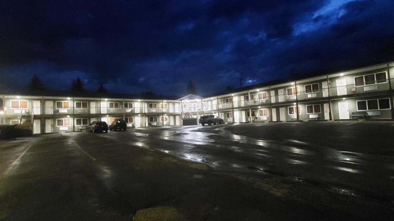 Shoreside Inn & Suites Wabamun エクステリア 写真