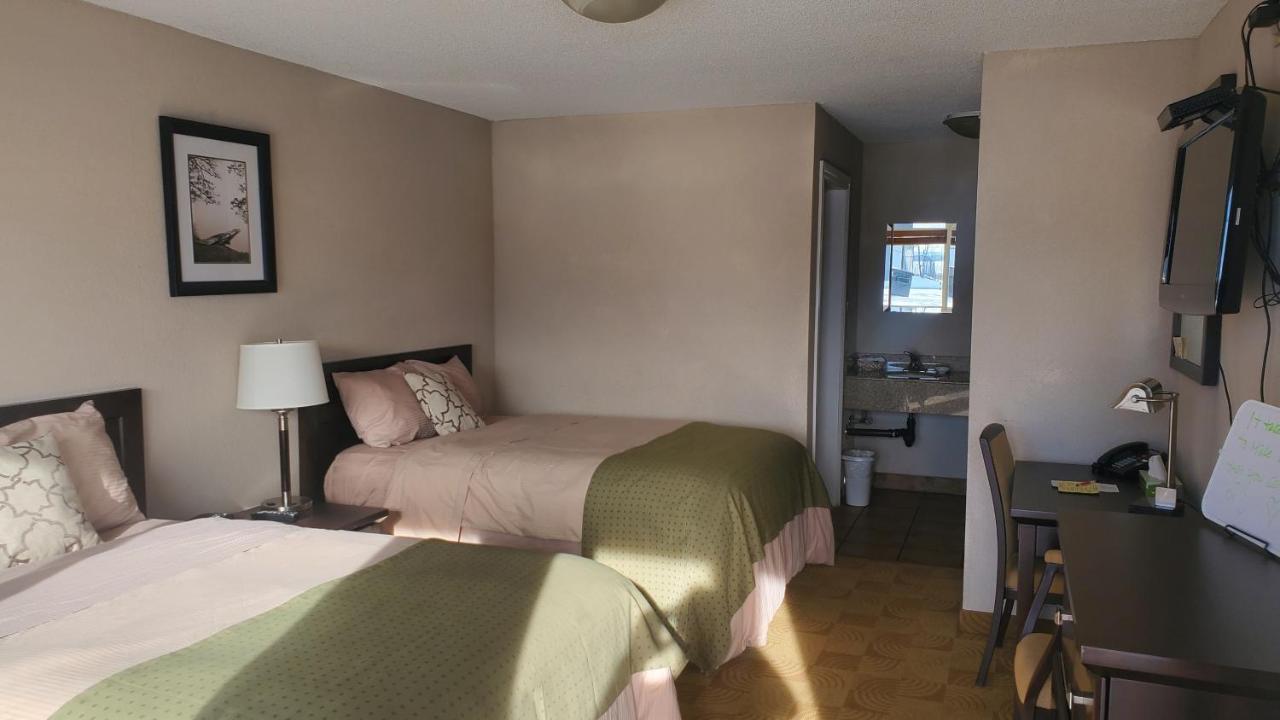 Shoreside Inn & Suites Wabamun エクステリア 写真