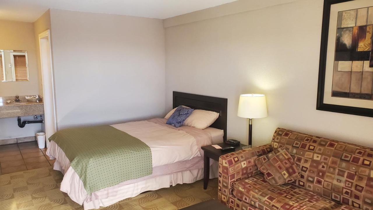 Shoreside Inn & Suites Wabamun エクステリア 写真