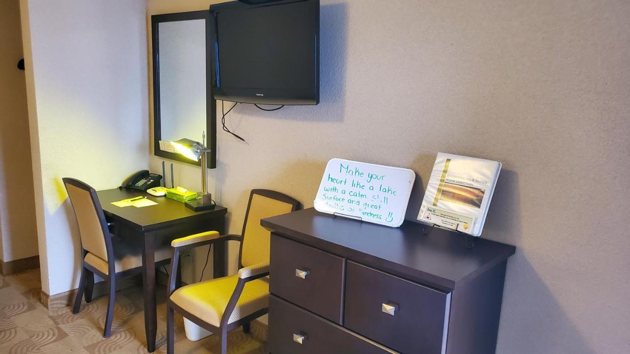 Shoreside Inn & Suites Wabamun エクステリア 写真