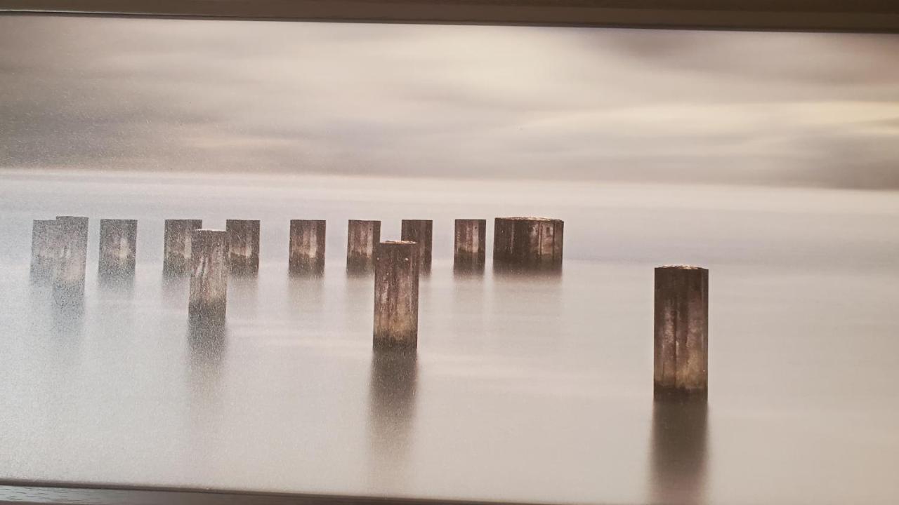 Shoreside Inn & Suites Wabamun エクステリア 写真