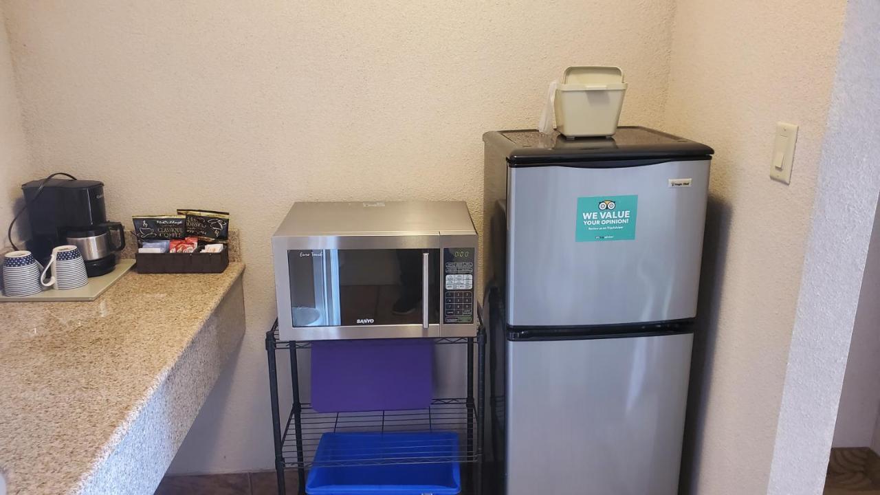 Shoreside Inn & Suites Wabamun エクステリア 写真