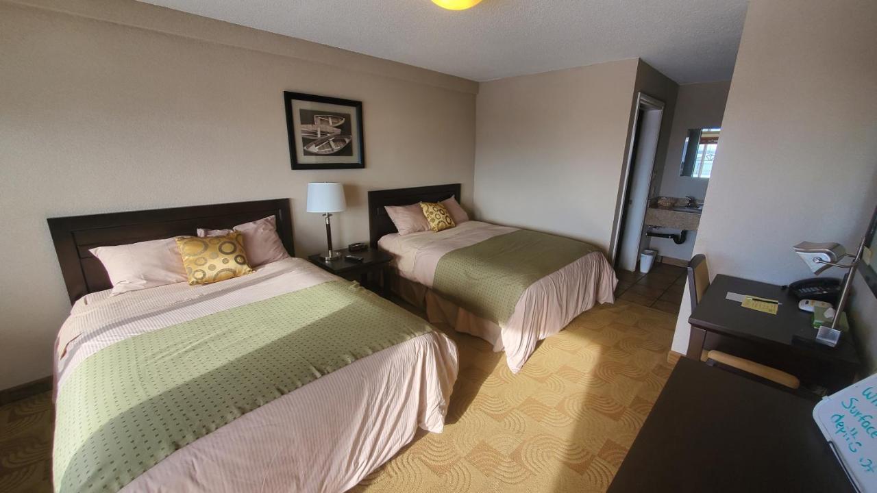 Shoreside Inn & Suites Wabamun エクステリア 写真
