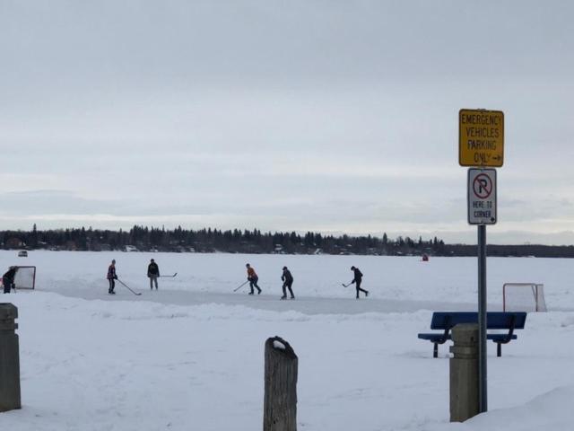 Shoreside Inn & Suites Wabamun エクステリア 写真