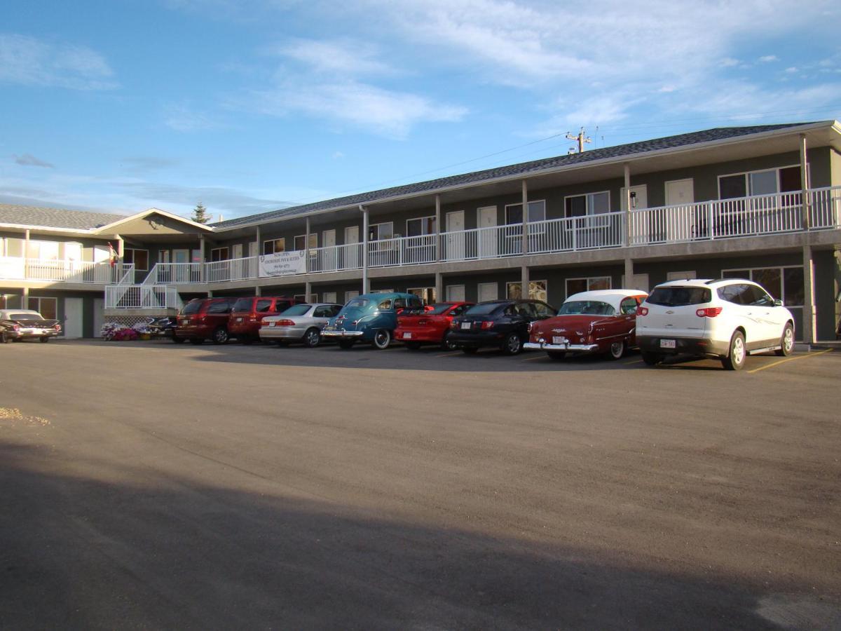 Shoreside Inn & Suites Wabamun エクステリア 写真